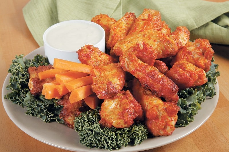 Buffalo Wing Plate with Carrots Food Picture