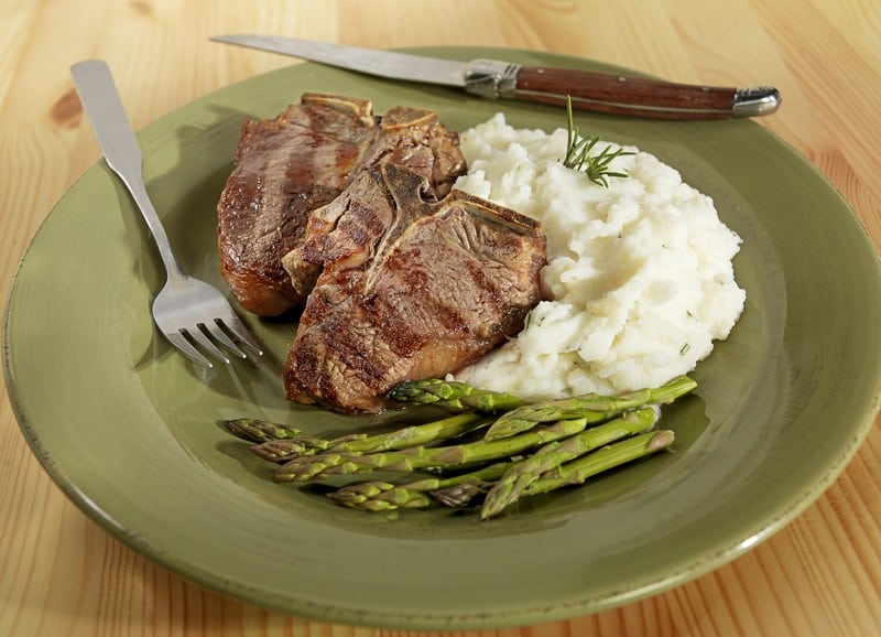 Cooked Lamb Chops with Asparagus and Mashed Potatoes Food Picture