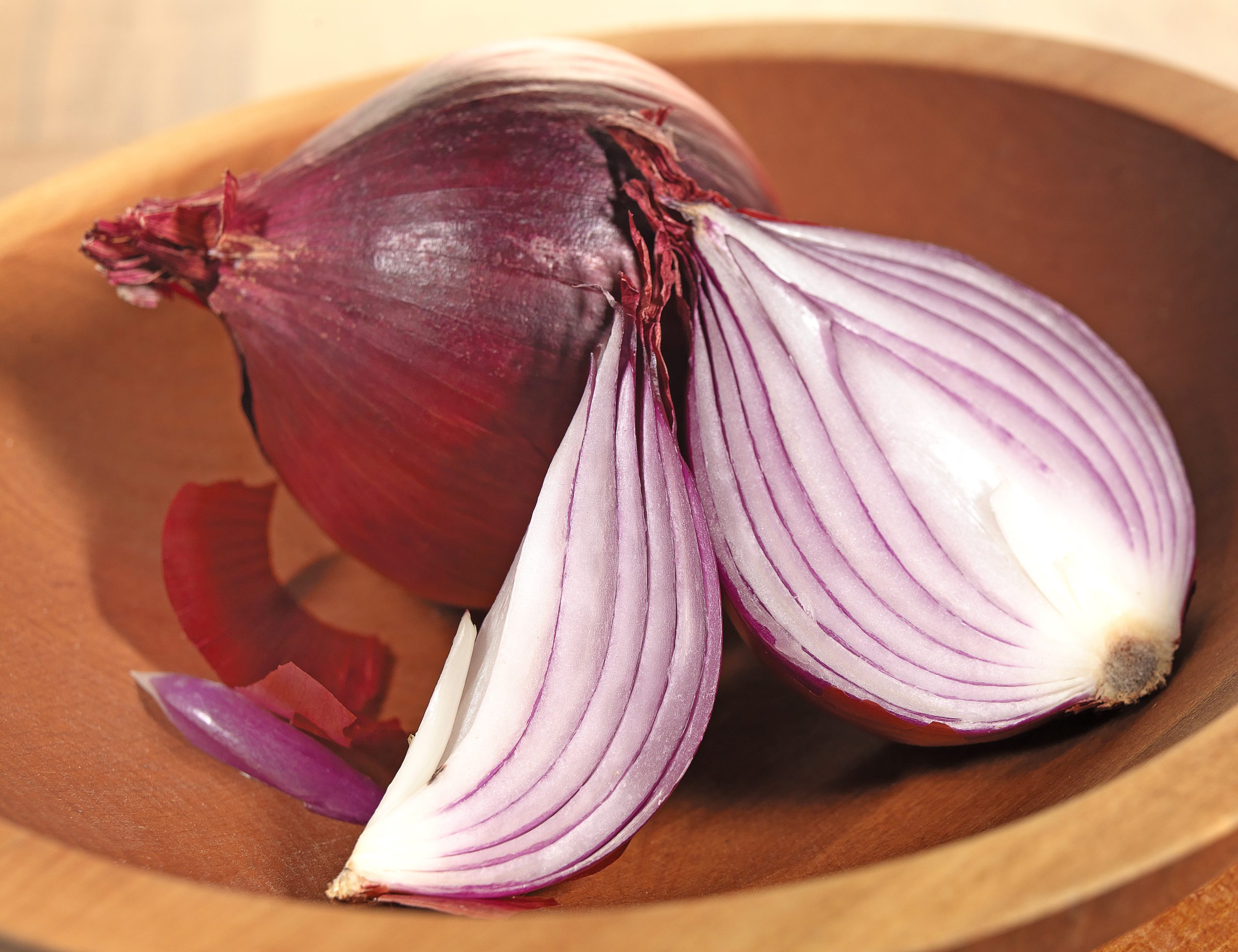 Red Onion in Wooden Salad Bowl Food Picture