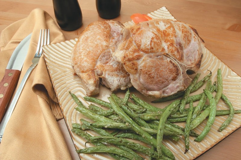 Cooked Pork Chops with Green Beans Food Picture