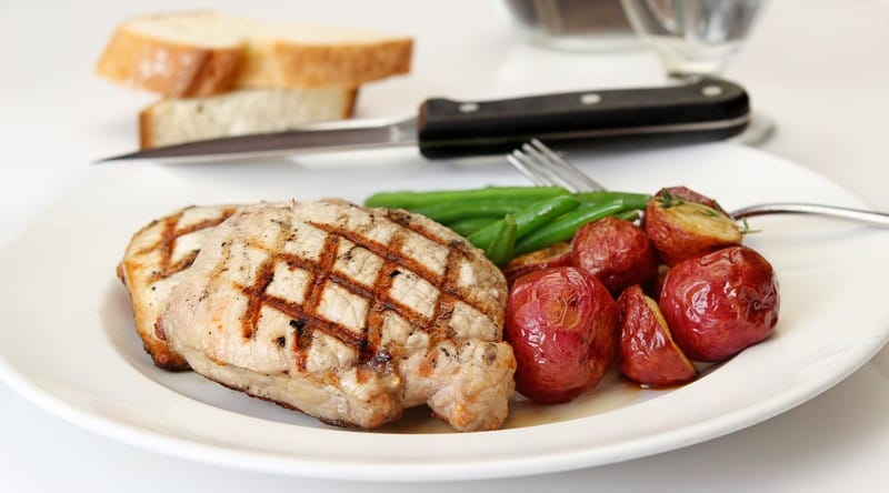 Grilled Pork Chops with Potatoes and Green Beans Food Picture