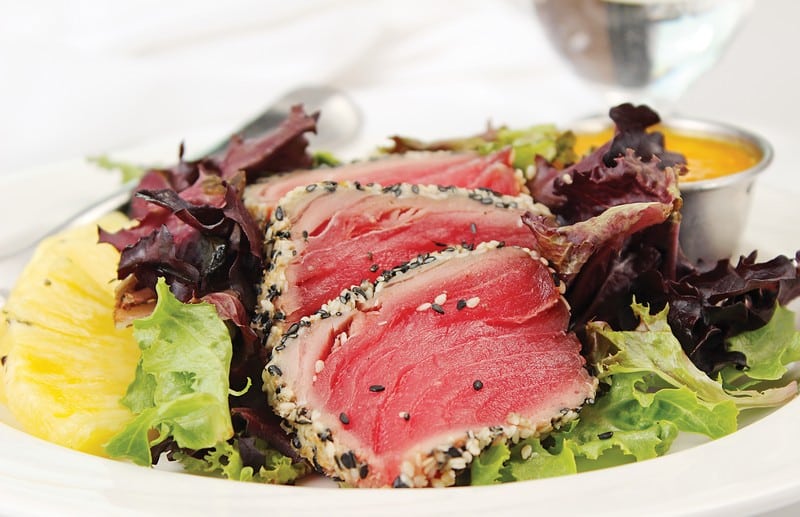 Seared tuna with salad Food Picture