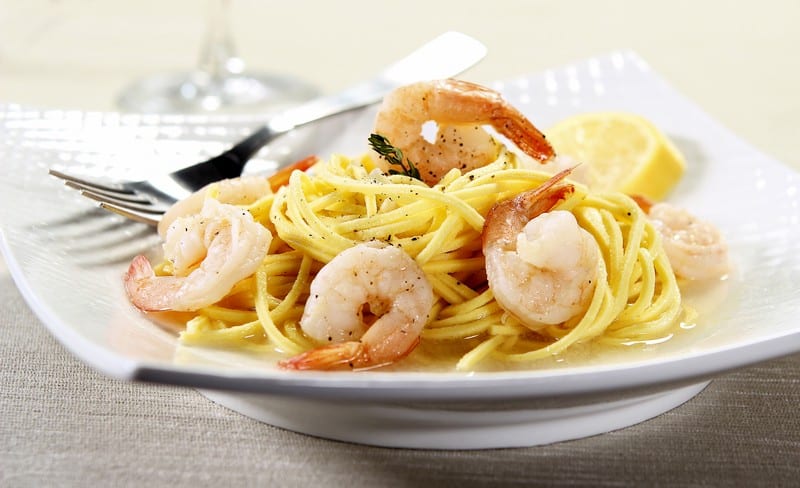 Peppered White Shrimp on Spaghetti with Lemon Wedge and Garlic Butter Sauce Food Picture
